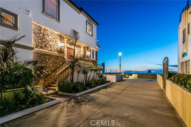 22 The Strand, Hermosa Beach, California 90254, 4 Bedrooms Bedrooms, ,3 BathroomsBathrooms,Residential,Sold,The Strand,SB19082527