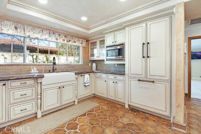 Kitchen with Built-in Appliances