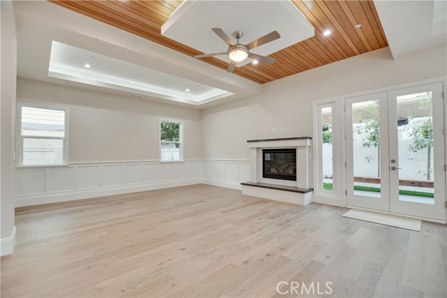 LIVING ROOM FIREPLACE