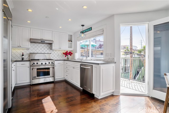 213 Seaview Street, Manhattan Beach, California 90266, 4 Bedrooms Bedrooms, ,3 BathroomsBathrooms,Residential,Sold,Seaview,SB19227675