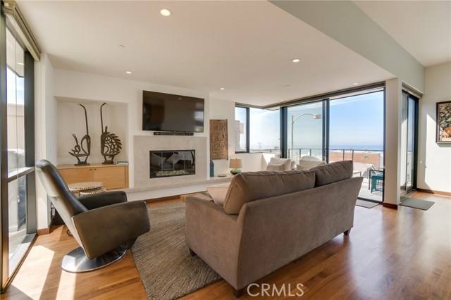 1308 Manhattan Avenue, Manhattan Beach, California 90266, 3 Bedrooms Bedrooms, ,2 BathroomsBathrooms,Residential,Sold,Manhattan,SB18127932