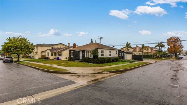 1813 Lynngrove Drive, Manhattan Beach, California 90266, 2 Bedrooms Bedrooms, ,Residential,Sold,Lynngrove,SB18291838