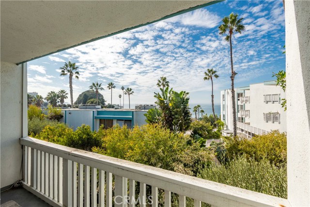 685 The Village, Redondo Beach, California 90277, 2 Bedrooms Bedrooms, ,1 BathroomBathrooms,Residential,Sold,The Village,SB20233726