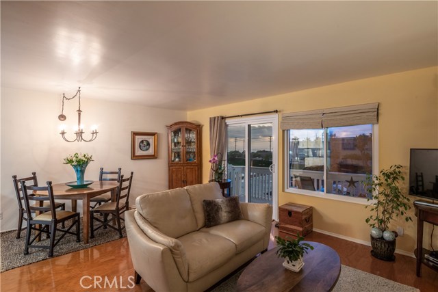 463 36th Place, Manhattan Beach, California 90266, 2 Bedrooms Bedrooms, ,1 BathroomBathrooms,Residential,Sold,36th,SB19098375