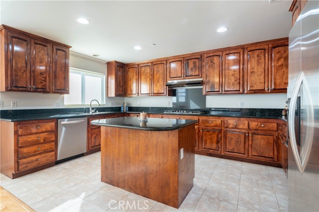 2209 Marshallfield Lane, Redondo Beach, California 90278, 4 Bedrooms Bedrooms, ,4 BathroomsBathrooms,Residential,Sold,Marshallfield,SB21029095