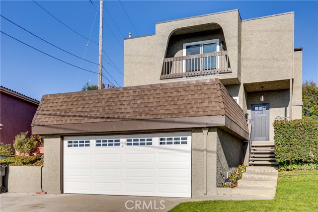 The prime location on a huge 8,027 sq ft lot, is across the street from Edith Rodaway Friendship Park, close to distinguished schools, Redondo Beach Dog Park, and just a few minutes to great dining and entertainment.