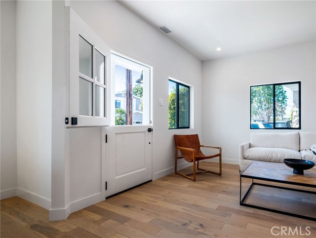 1131 19th Street, Hermosa Beach, California 90254, 2 Bedrooms Bedrooms, ,1 BathroomBathrooms,Residential,Sold,19th,SB20249422