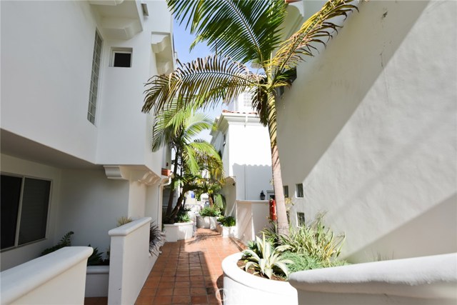 708 Manhattan Beach Blvd., Manhattan Beach, California 90266, 2 Bedrooms Bedrooms, ,2 BathroomsBathrooms,Residential,Sold,Manhattan Beach Blvd.,SB18012661