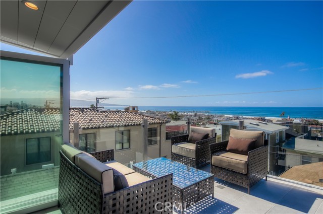 1819 Monterey Boulevard, Hermosa Beach, California 90254, 4 Bedrooms Bedrooms, ,4 BathroomsBathrooms,Residential,Sold,Monterey,SB21046153