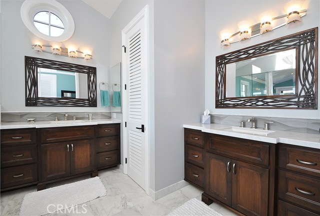 Double Vanity Area