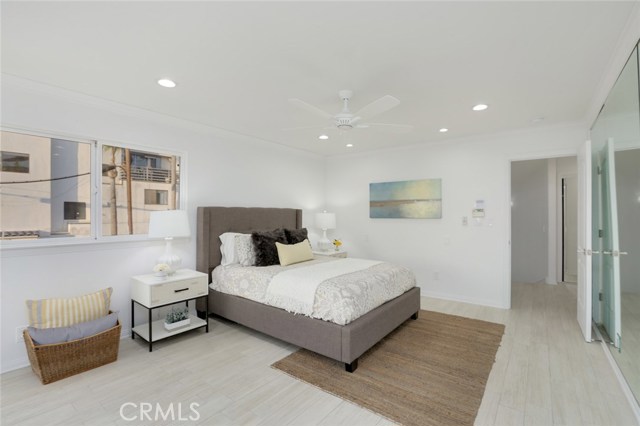 220 4th Street, Hermosa Beach, California 90254, 3 Bedrooms Bedrooms, ,4 BathroomsBathrooms,Residential,Sold,4th,PW18290182