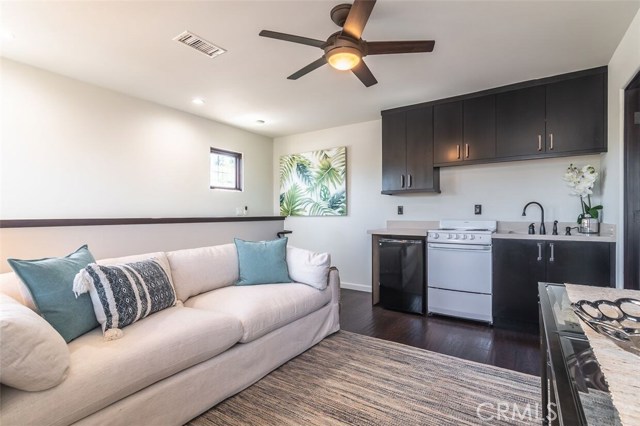 3617 Pacific Avenue, Manhattan Beach, California 90266, 5 Bedrooms Bedrooms, ,2 BathroomsBathrooms,Residential,Sold,Pacific,SB18228289