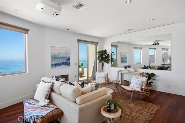 315 Gull Street, Manhattan Beach, California 90266, 4 Bedrooms Bedrooms, ,3 BathroomsBathrooms,Residential,Sold,Gull,SB21098673