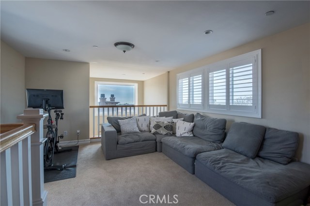 613 Lucia Avenue, Redondo Beach, California 90277, 4 Bedrooms Bedrooms, ,2 BathroomsBathrooms,Residential,Sold,Lucia,SB20146228