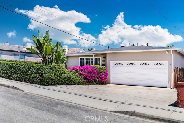 2001 Plant Ave Avenue, Redondo Beach, California 90278, 3 Bedrooms Bedrooms, ,2 BathroomsBathrooms,Residential,Sold,Plant Ave,SB17217335