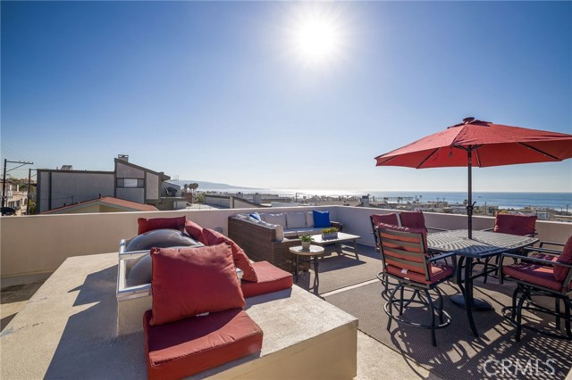 1656 Manhattan Avenue, Hermosa Beach, California 90254, 4 Bedrooms Bedrooms, ,3 BathroomsBathrooms,Residential,Sold,Manhattan,SB21001680