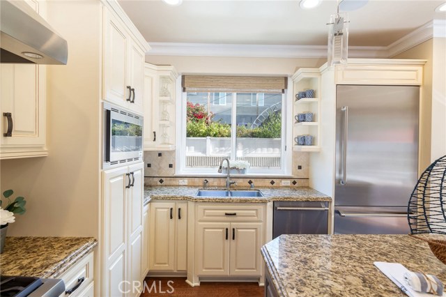 2101 Faymont Avenue, Manhattan Beach, California 90266, 4 Bedrooms Bedrooms, ,4 BathroomsBathrooms,Residential,Sold,Faymont,SB19142312