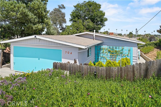 704 Blossom Lane, Redondo Beach, California 90278, 3 Bedrooms Bedrooms, ,2 BathroomsBathrooms,Residential,Sold,Blossom,SB20096376
