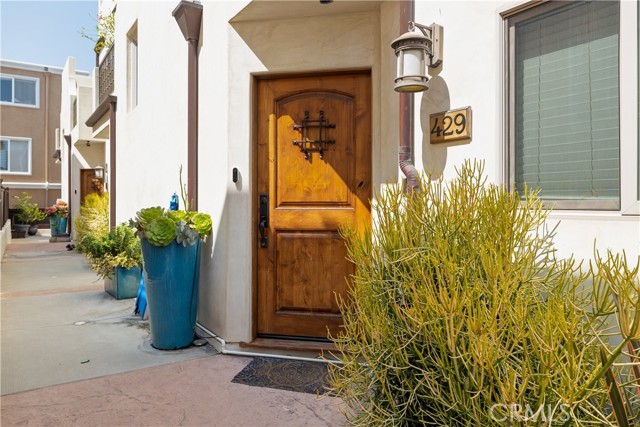 429 11th Street, Hermosa Beach, California 90254, 3 Bedrooms Bedrooms, ,3 BathroomsBathrooms,Residential,Sold,11th,SB21160649