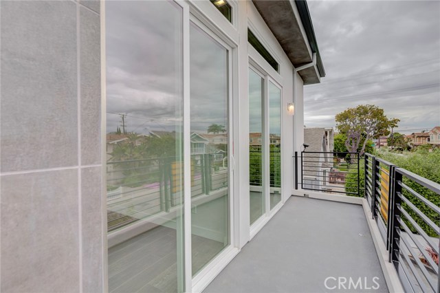 2104 Voorhees Avenue, Redondo Beach, California 90278, 4 Bedrooms Bedrooms, ,3 BathroomsBathrooms,Residential,Sold,Voorhees,PV19109969