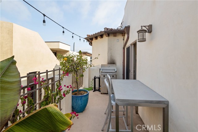 429 11th Street, Hermosa Beach, California 90254, 3 Bedrooms Bedrooms, ,3 BathroomsBathrooms,Residential,Sold,11th,SB21160649