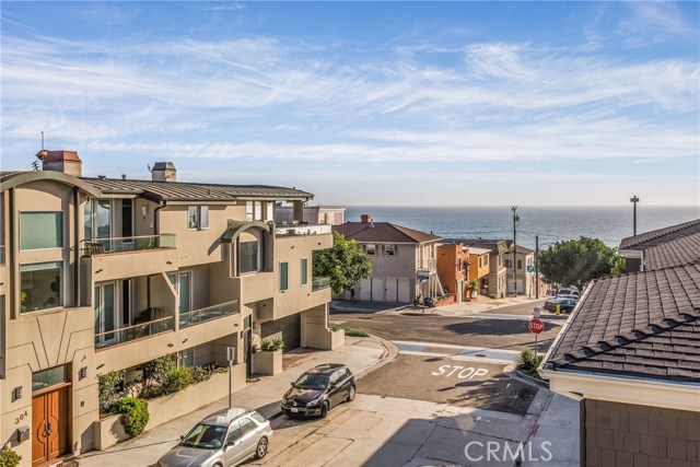 317 11th Street, Manhattan Beach, California 90266, 2 Bedrooms Bedrooms, ,2 BathroomsBathrooms,Residential,Sold,11th,SB17074863