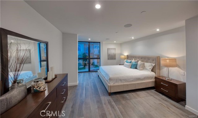 946 8th Street, Hermosa Beach, California 90254, 4 Bedrooms Bedrooms, ,3 BathroomsBathrooms,Residential,Sold,8th,SB20005641