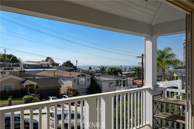 669 Longfellow Avenue, Hermosa Beach, California 90254, 4 Bedrooms Bedrooms, ,4 BathroomsBathrooms,Residential,Sold,Longfellow,SB19276565