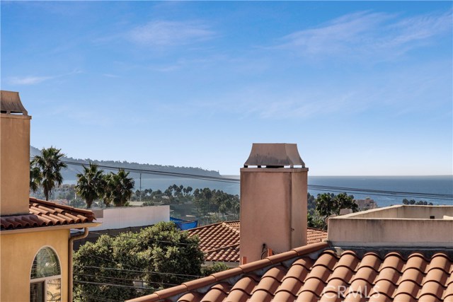 708 Lucia Avenue, Redondo Beach, California 90277, 4 Bedrooms Bedrooms, ,2 BathroomsBathrooms,Residential,Sold,Lucia,SB20227014