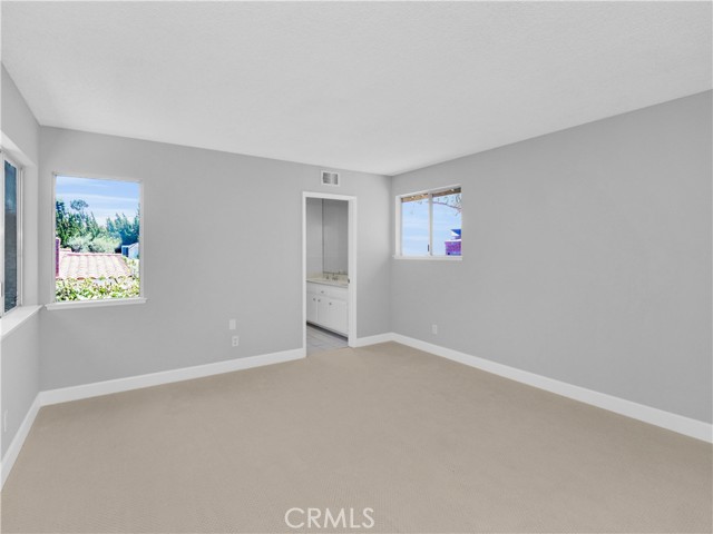 Spacious master suite - beautiful neighborhood, greenery and ocean views Spacious master suite - beautiful neighborhood, greenery and ocean views