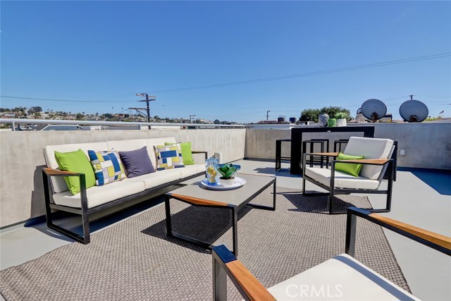 354 Longfellow Avenue, Hermosa Beach, California 90254, 3 Bedrooms Bedrooms, ,2 BathroomsBathrooms,Residential,Sold,Longfellow,SB19093586