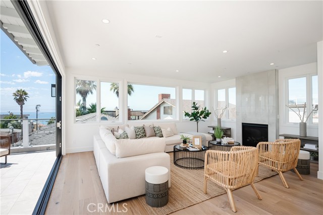 409 30th Street, Manhattan Beach, California 90266, 4 Bedrooms Bedrooms, ,2 BathroomsBathrooms,Residential,Sold,30th,SB20162447