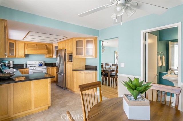 2715 Vanderbilt Lane, Redondo Beach, California 90278, 3 Bedrooms Bedrooms, ,2 BathroomsBathrooms,Residential,Sold,Vanderbilt,SB18229603