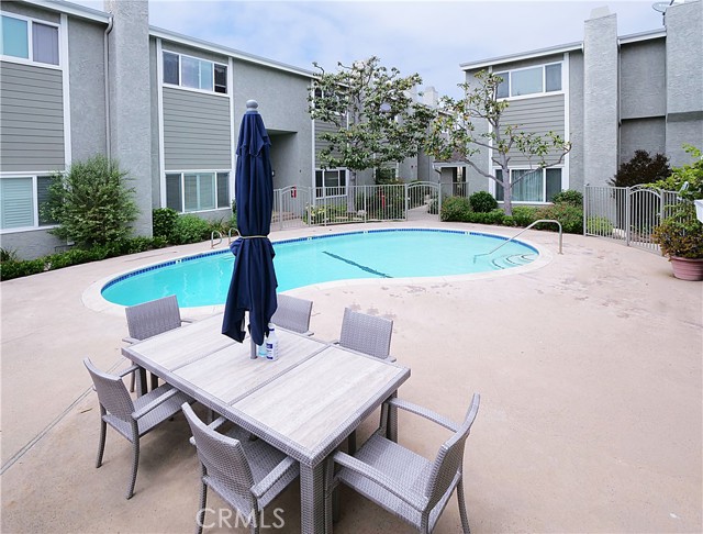 609 Meyer Lane, Redondo Beach, California 90278, 3 Bedrooms Bedrooms, ,2 BathroomsBathrooms,Residential,Sold,Meyer,PV21100115