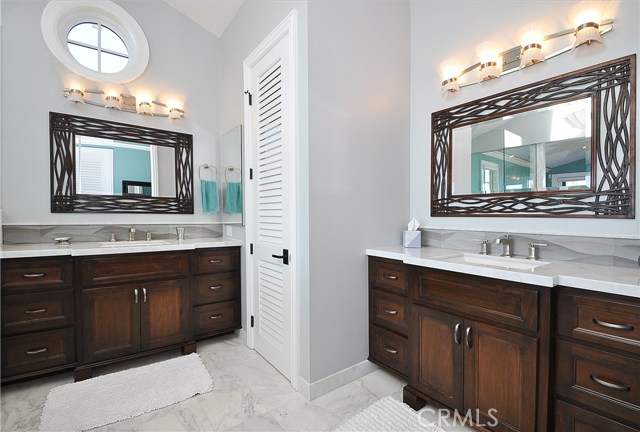 Double Vanity Area