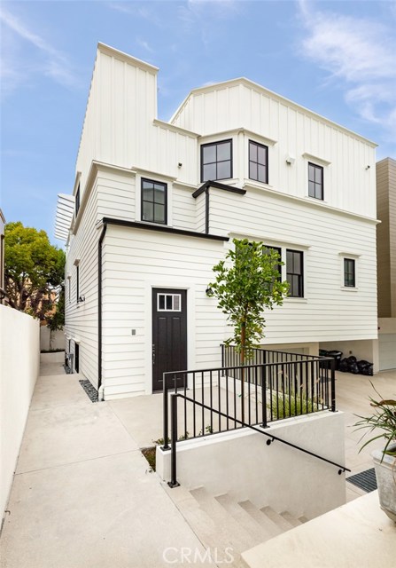 935 15th Street, Hermosa Beach, California 90254, 4 Bedrooms Bedrooms, ,5 BathroomsBathrooms,Residential,Sold,15th,SB20257258