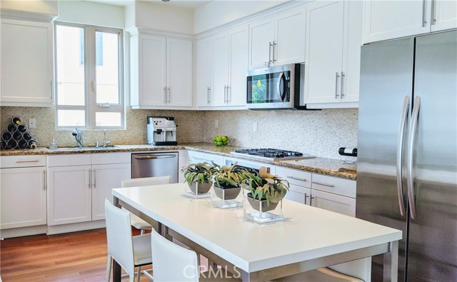 2 Bed Home for Sale in Hawthorne, California