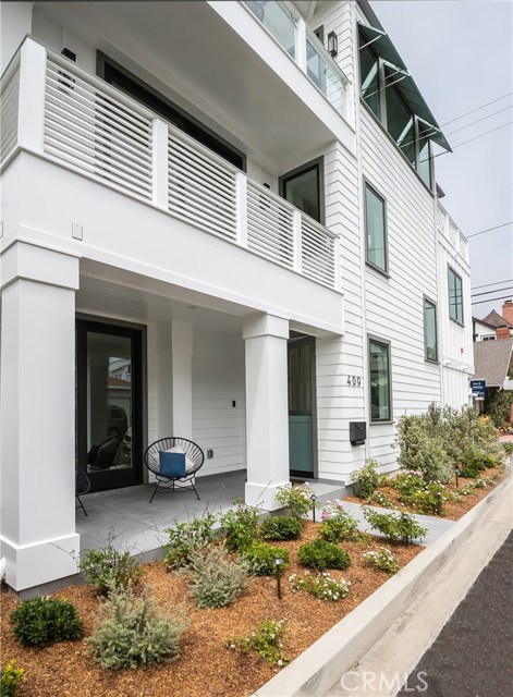 409 30th Street, Manhattan Beach, California 90266, 4 Bedrooms Bedrooms, ,2 BathroomsBathrooms,Residential,Sold,30th,SB20162447
