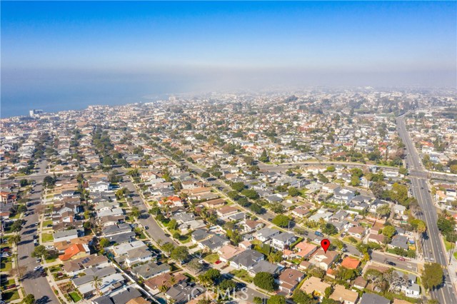 1327 Helberta Avenue, Redondo Beach, California 90277, 3 Bedrooms Bedrooms, ,1 BathroomBathrooms,Residential,Sold,Helberta,SB20260522