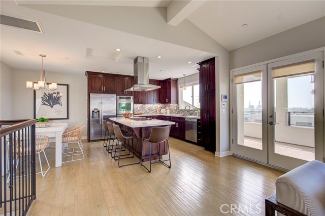 931 1st Street, Hermosa Beach, California 90254, 3 Bedrooms Bedrooms, ,2 BathroomsBathrooms,Residential,Sold,1st,SB19229555