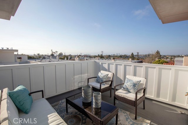 213 Juanita Avenue, Redondo Beach, California 90277, 4 Bedrooms Bedrooms, ,4 BathroomsBathrooms,Residential,Sold,Juanita,SB19068362