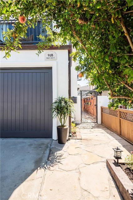 918 21st Street, Hermosa Beach, California 90254, 3 Bedrooms Bedrooms, ,2 BathroomsBathrooms,Residential,Sold,21st,SB19239432