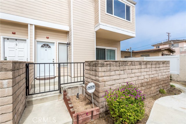 Quiet corner unit with enclosed south facing patio