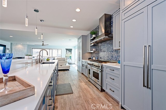 300 28th Street, Hermosa Beach, California 90254, 4 Bedrooms Bedrooms, ,4 BathroomsBathrooms,Residential,Sold,28th,SB18066666