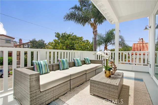 ENTERTAIN AND ENJOY THE OCEAN BREEZES