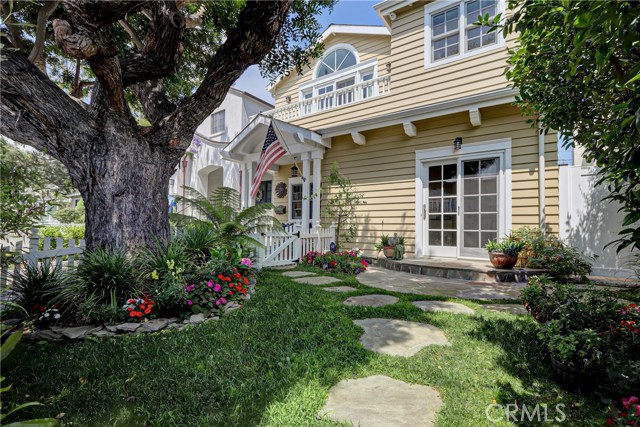 1600 Elm Avenue, Manhattan Beach, California 90266, 3 Bedrooms Bedrooms, ,3 BathroomsBathrooms,Residential,Sold,Elm,SB19126027