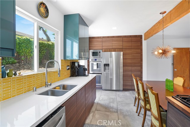 704 Blossom Lane, Redondo Beach, California 90278, 3 Bedrooms Bedrooms, ,2 BathroomsBathrooms,Residential,Sold,Blossom,SB20096376