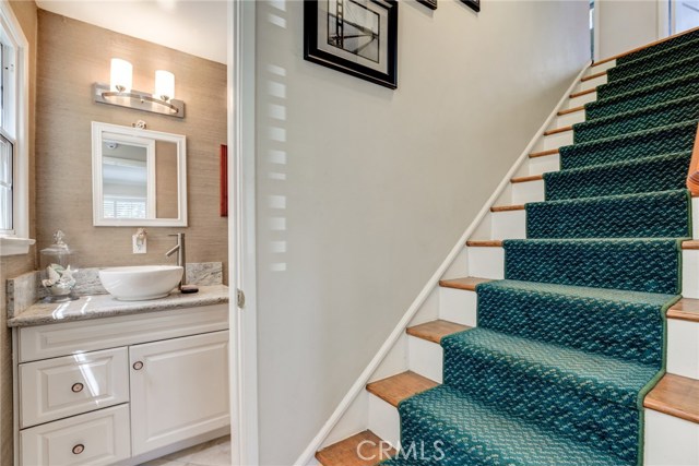 709 Valley Drive, Manhattan Beach, California 90266, 3 Bedrooms Bedrooms, ,2 BathroomsBathrooms,Residential,Sold,Valley,SB20138836