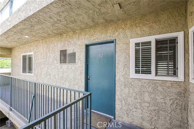 Detail Gallery Image 1 of 23 For 2344 Fletcher Dr #312,  Silver Lake Los Angeles,  CA 90039 - 2 Beds | 2 Baths