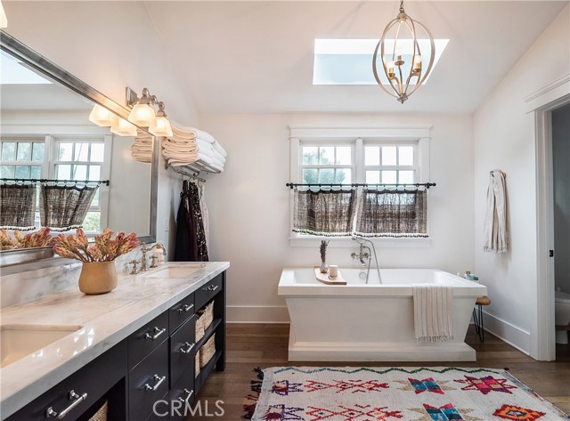 724 29th Street, Manhattan Beach, California 90266, 4 Bedrooms Bedrooms, ,3 BathroomsBathrooms,Residential,Sold,29th,SB19279046